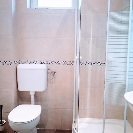 Harbour-side With Beautiful Terrace *