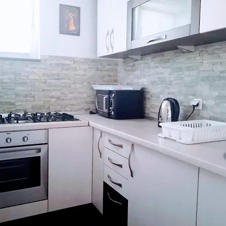 Harbour-side With Beautiful Terrace *