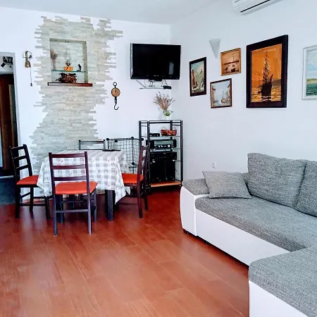 Harbour-side With Beautiful Terrace * Podgora (Split-Dalmatia)